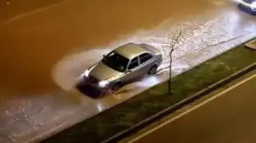Adana'da Şiddetli Yağış Hayatı Felç Etti