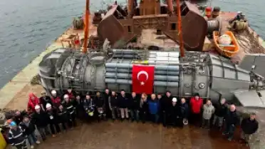 Mavi Vatan’da tarihi gün: Milli mini denizaltı ilk kez suya indi