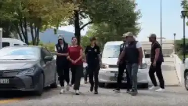 FETÖ'cü Terörist Burkay Karatepe'nin Abisi Ayşe Alanur Karatepe, 10 Yıllık Firarın Ardından Adliyede!
