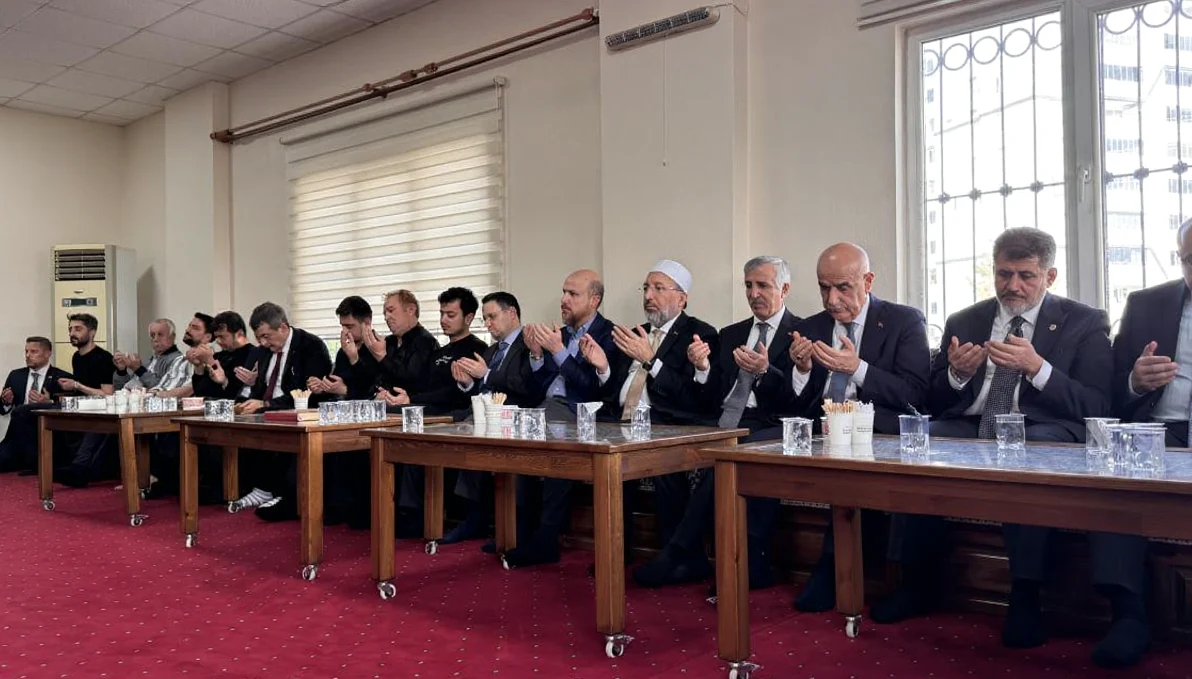 Bakanlar, Okul Saldırısında Hayatını Kaybeden Öğretmenin Ailesine Taziye Ziyaretinde Bulundu
