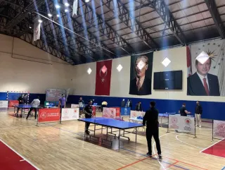 Vezirköprü'de Sağlık Çalışanları Masa Tenisi Turnuvasında Buluştu