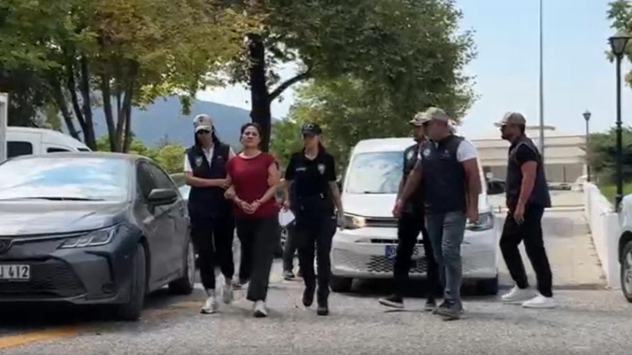 FETÖ'cü Terörist Burkay Karatepe'nin Abisi Ayşe Alanur Karatepe, 10 Yıllık Firarın Ardından Adliyede!